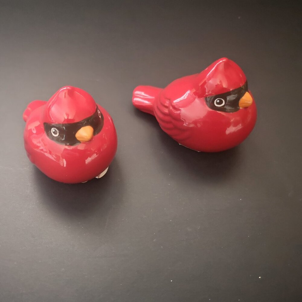 New Grasslands Road Set of Cardinal Red Salt & Pepper Shakers Approx. 2" High